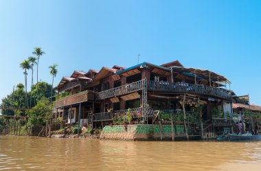 Inle Mayanmar thw su ile geleneksel restoran