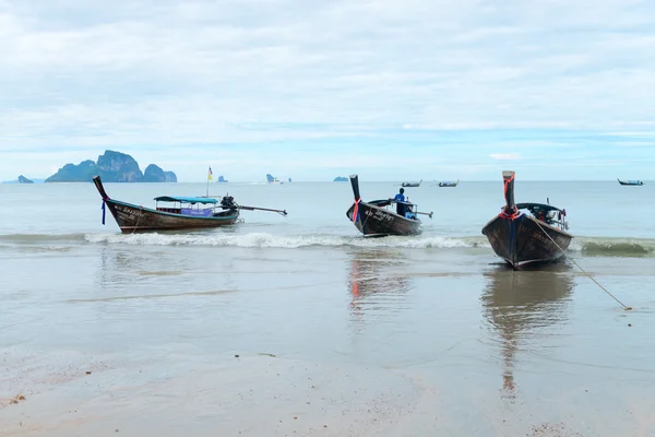 Long boats moored at Ao Nang Beach Krabi — Stock Photo, Image