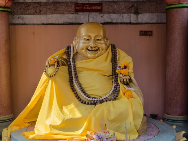 Gyllene staty av den feta skrattande Buddha — Stockfoto