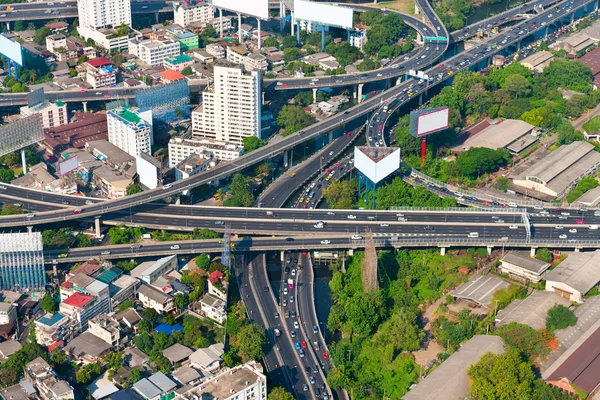 Med utsikt över skott av en komplex Urban landsvägen Interchange — Stockfoto