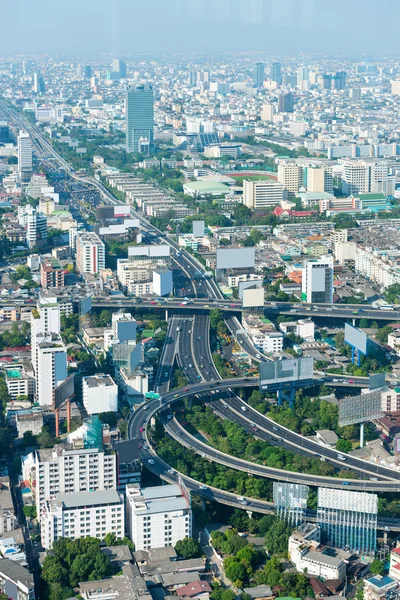 Обзорная съемка сложной развязки городского шоссе — стоковое фото