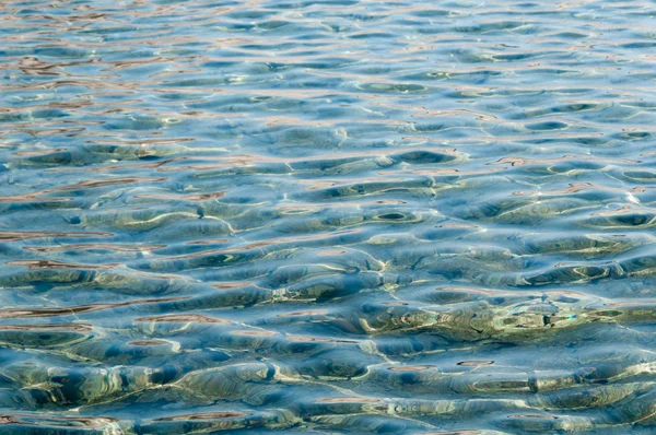 Luce del sole Riflettendo Obliquamente off superficiale, Tropicale acqua di mare — Foto Stock