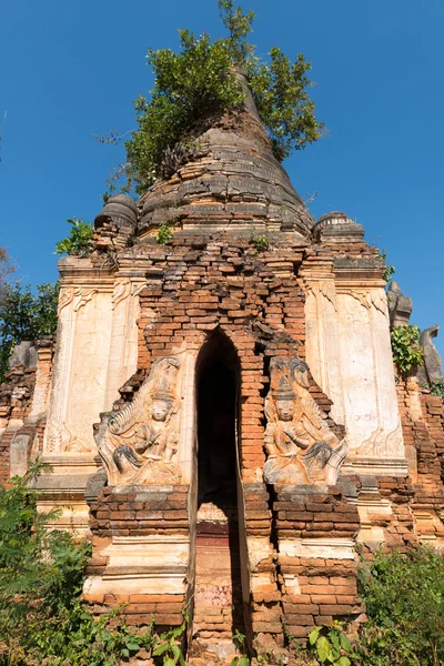 缅甸佛教古塔的废墟 — 图库照片