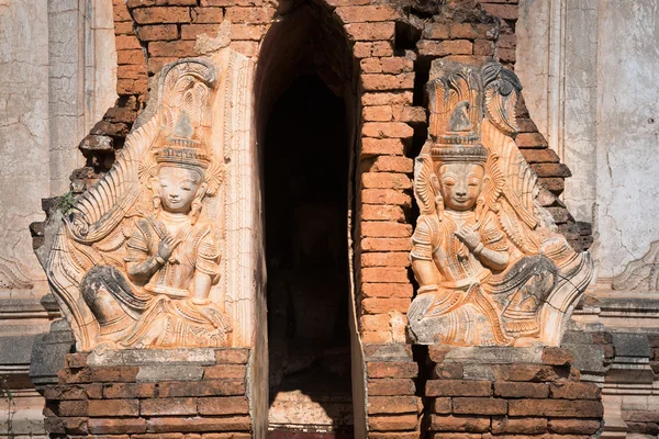 Ruins of ancient Burmese Buddhist pagodas — Stock Photo, Image