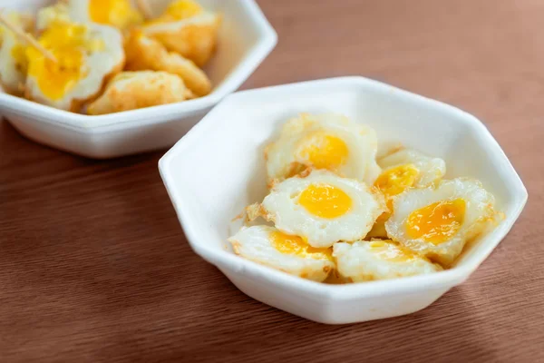 Uova di quaglia fritte cotte — Foto Stock