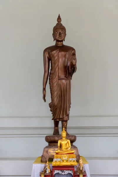 Walking Buddha statue with imparting fearlessness gesture in Tha — Stock Photo, Image