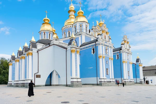 St. Michael's Golden Domed Cathedral in Kiev, Ukraine — Stock Photo, Image