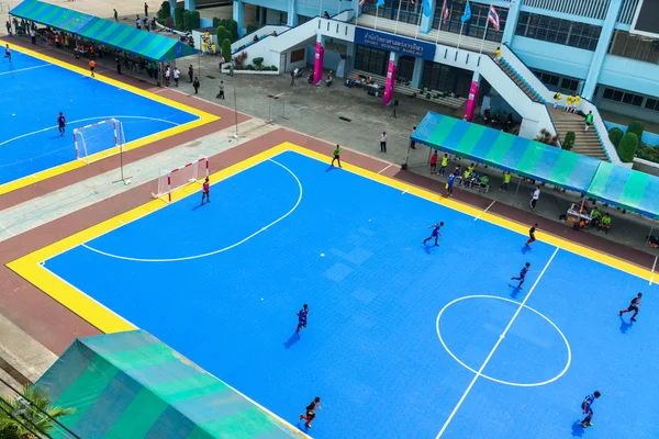 Sportsmen train on blue stadium — Stock Photo, Image