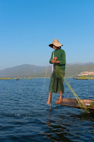 Unique leg rowing style and fishing in Burma — Stock Photo, Image