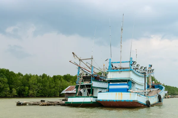 Oude houten visserij schip — Stockfoto