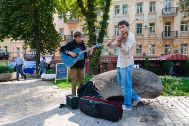 sokak müzisyenleri gerçekleştirme