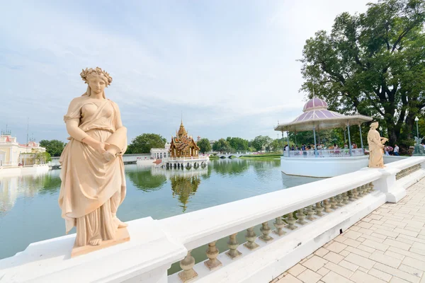 Statue in classical style in royal palace — Stock Photo, Image