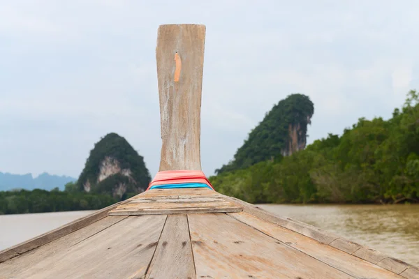 Traditional wooden boat against tropical background — Stock Photo, Image