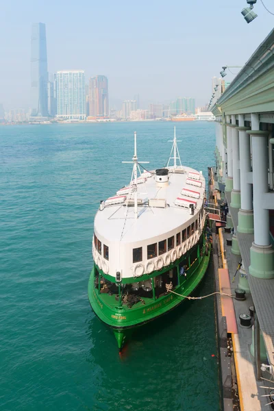 Star Ferry, transporte público, no cais central em Hong K — Fotografia de Stock