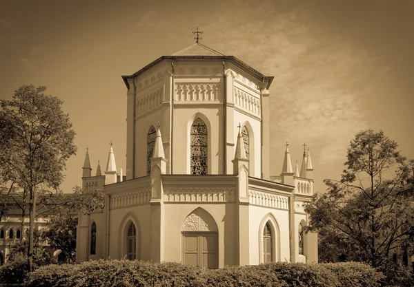 Edifício da igreja velha em estilo neoclássico — Fotografia de Stock