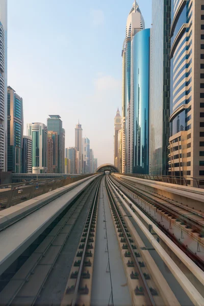 Arquitetura Ultra Moderna de Dubai do Trânsito Metropolitano — Fotografia de Stock