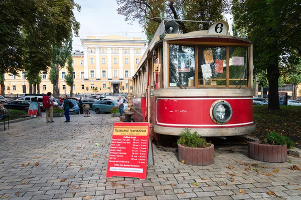 Cafe inside a Street Car at Shevchenko Park in Kiev, Ukraine — Stock fotografie