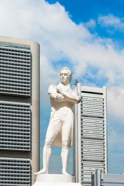 Statue de Sir Stamford Raffles sur Clark Quay à Singapour — Photo