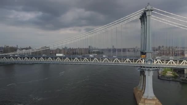 Съемка Манхэттенского моста с помощью дрона — стоковое видео