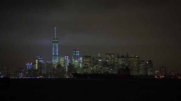 Manhattan horizonte nocturno — Vídeo de stock