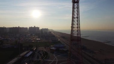 Coney Island beach boardwalk eğlence parkı hava 4k