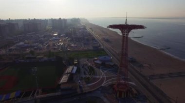 Coney Island beach boardwalk eğlence parkı hava 4k