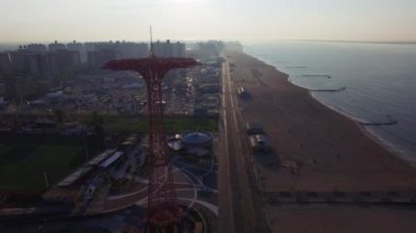 Coney Island beach boardwalk eğlence parkı hava 4k