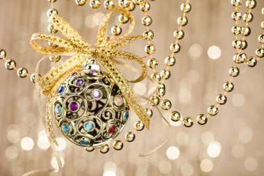 Noel top parlak zemin üzerine