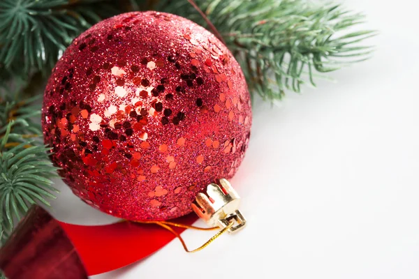 Noel dekorasyon topları ile köknar ağacı — Stok fotoğraf