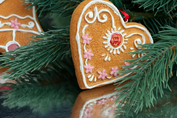 Decoración de Navidad con abeto sobre gris — Foto de Stock