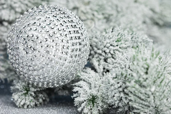 Decorazione di Natale su sfondo scintille — Foto Stock