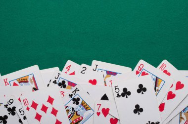 Yeşil keçeli kartlar