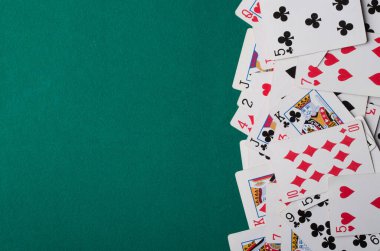 Yeşil keçeli kartlar