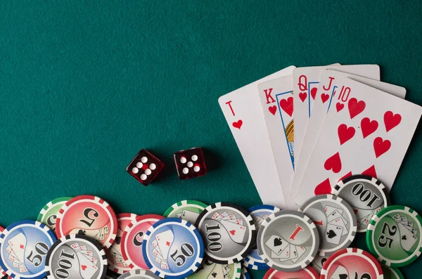 Tarjetas Sobre Fondo Mesa Casino Fieltro Verde — Foto de Stock