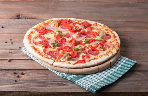 Italienische Pizza — Stockfoto