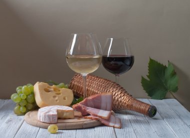 şarap ve taze peynir 