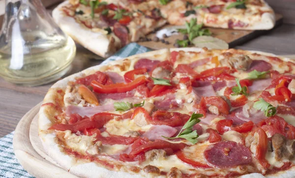 Italienische Pizza — Stockfoto