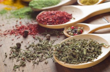 çeşitli baharatlar