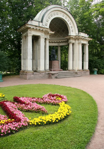 Het paviljoen rossi in pavlovsk park — Stockfoto