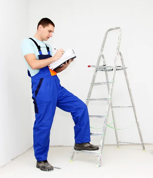 Young worker with documents — Stock Photo, Image