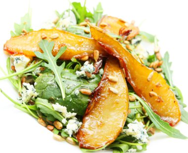 Karamelize armut, Ayçekirdeği ve mavi peynir salatası