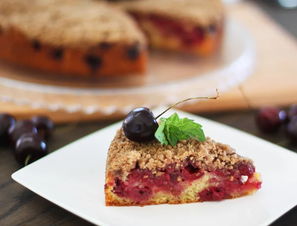 Hausgemachte Streuselkirschtorte — Stockfoto