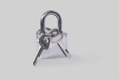 Menteşeli kilit. İzole.