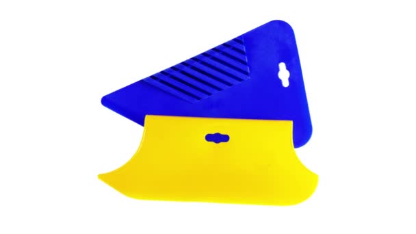Espátula Plástico Amarillo Azul Para Papel Pintado Primer Plano Aislado — Vídeo de stock