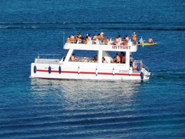 Denizde keyif katamaranı. Aktau. Kazakistan. 21 Temmuz 2019.