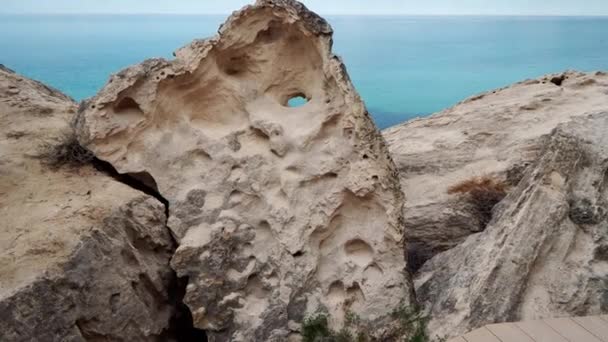 Orilla Rocosa Del Mar Caspio Julio 2019 Año Kazajistán Región — Vídeo de stock