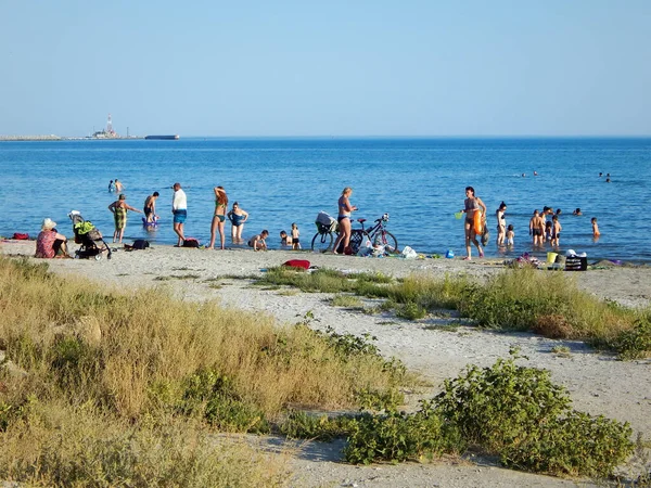 Persone Sulla Riva Del Mar Caspio Kazakistan Regione Mangistau Aktau — Foto Stock