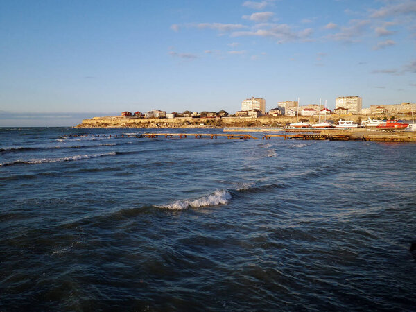 Город на берегу Каспийского моря. Казахстан. Мангистауская область. Город Актау. 05 ноября 2019 года.