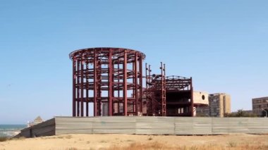 Binanın demir iskeleti. Aktau şehri. Mangistau bölgesi. Kazakistan. 07 Haziran 2011 Yılı.