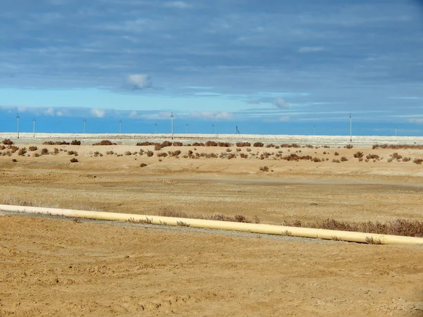 Dorre landschap, gasveld — Stockfoto